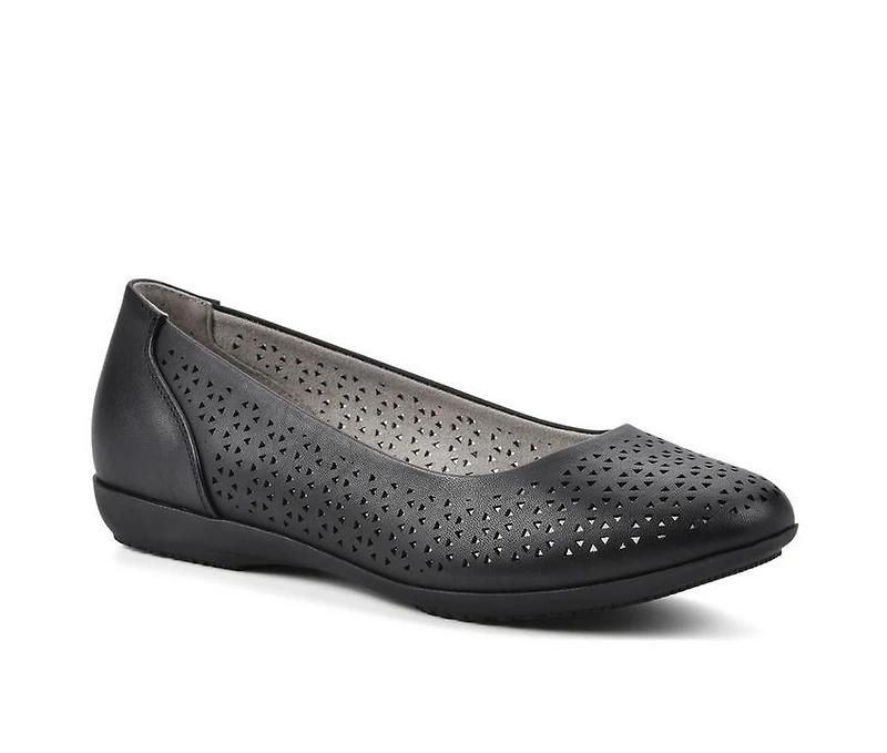 Women's Cliffs by White Mountain Cindy Flats