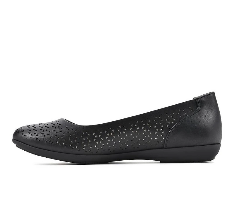 Women's Cliffs by White Mountain Cindy Flats