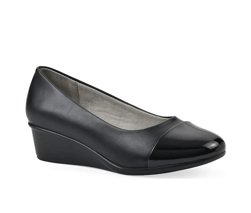 Women's Cliffs by White Mountain Bolivia Wedges
