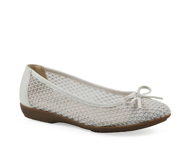 Women's Cliffs by White Mountain Carlicia Flats