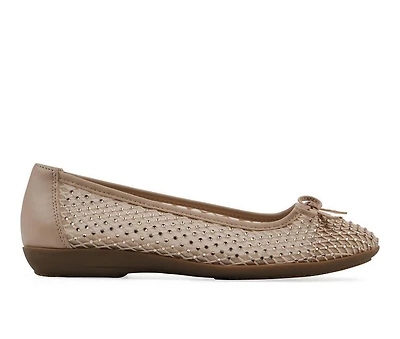 Women's Cliffs by White Mountain Carlicia Flats
