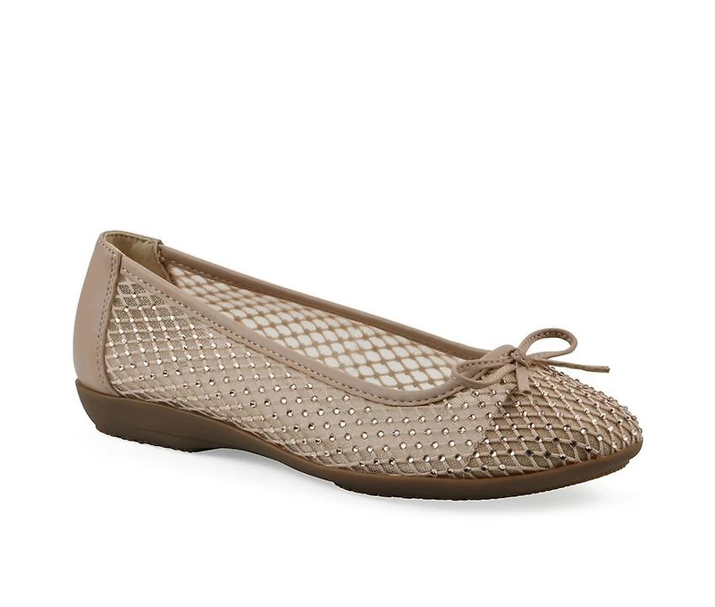Women's Cliffs by White Mountain Carlicia Flats