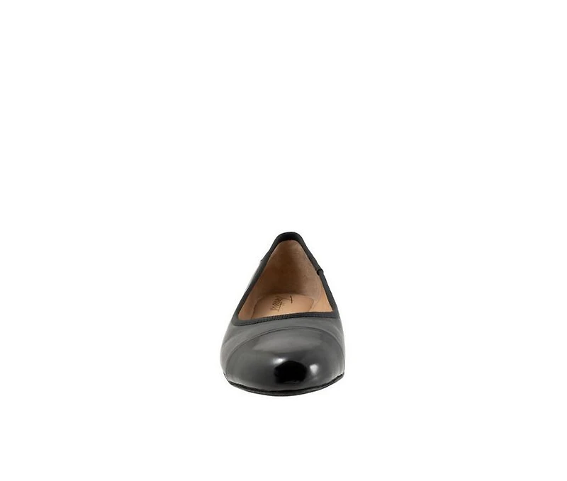 Women's Trotters Clara Flats