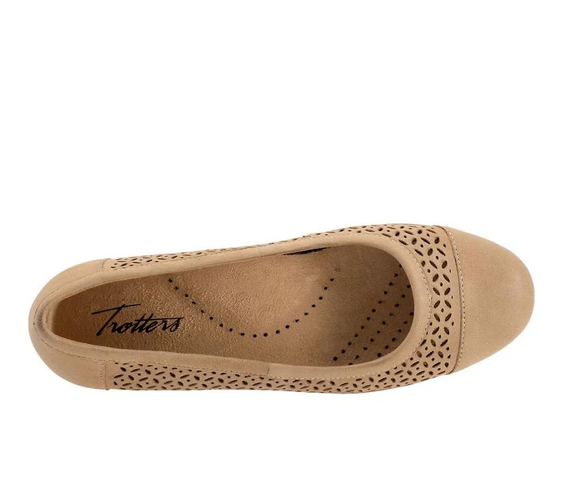 Women's Trotters Delmara Perf Flats