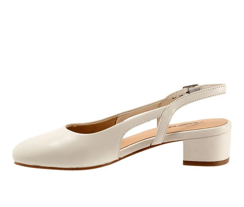 Women's Trotters Dottie Pumps