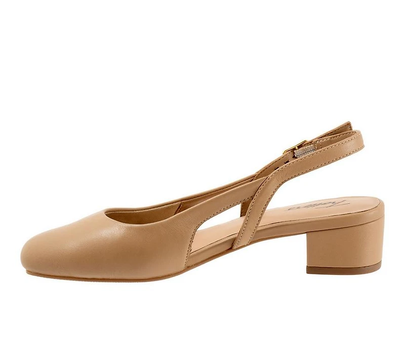 Women's Trotters Dottie Pumps
