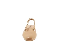 Women's Trotters Dottie Pumps