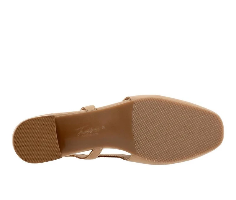 Women's Trotters Dottie Pumps