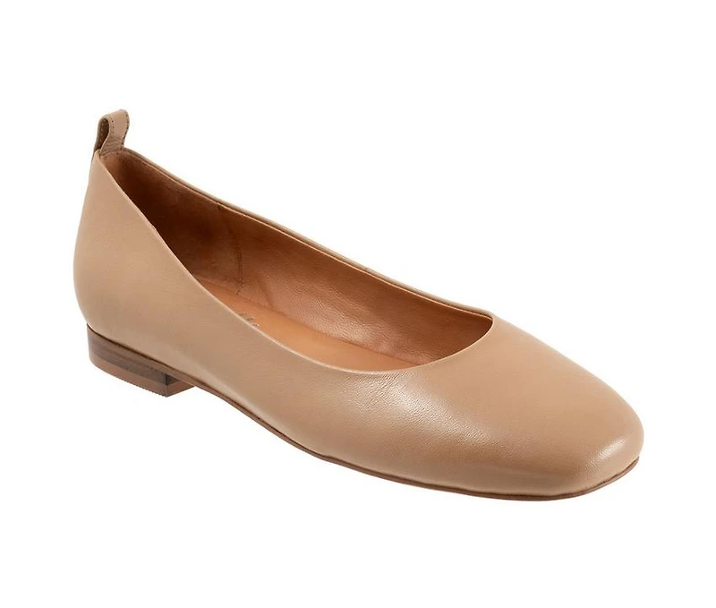 Women's Softwalk Kiris Flats