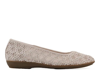 Women's Cliffs by White Mountain Cariann Flats