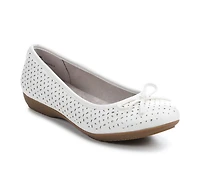 Women's Cliffs by White Mountain Chelby Flats