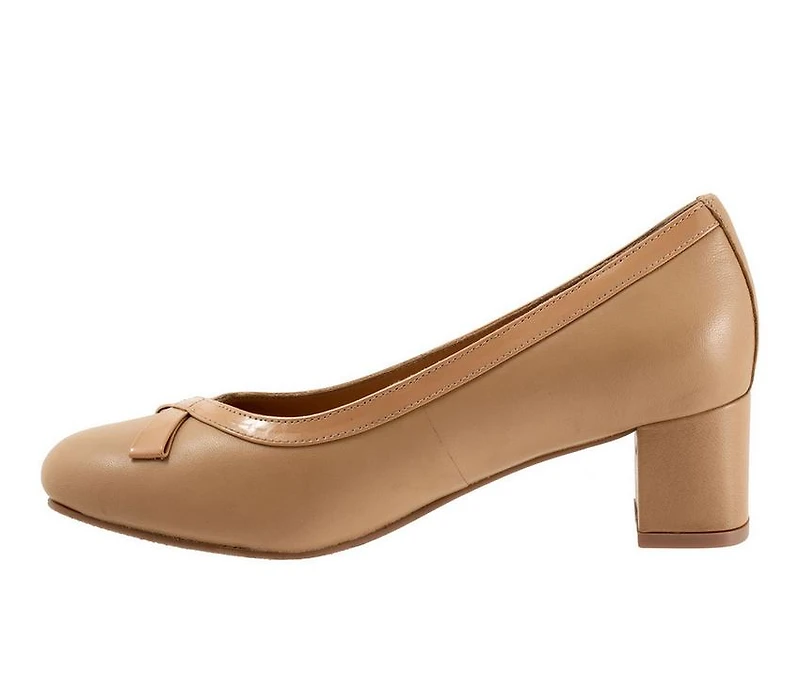Women's Trotters Devin Pumps