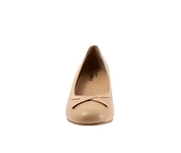 Women's Trotters Devin Pumps