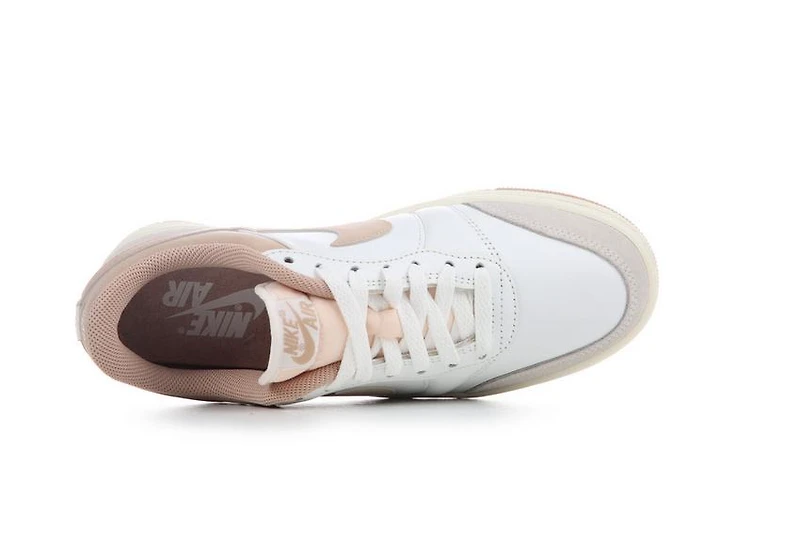 Jordan Skyline Low Leather Sneakers