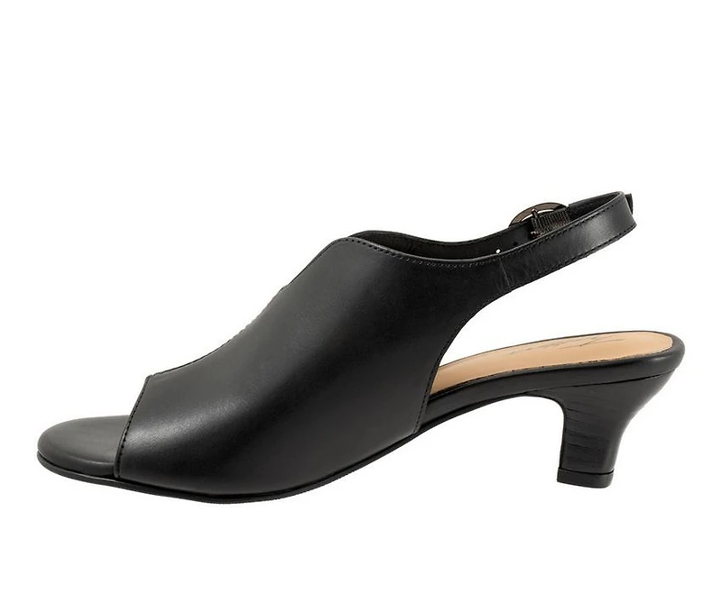 Women's Trotters Norma Pumps