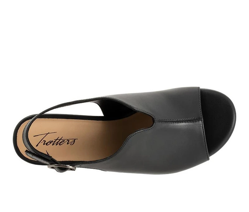 Women's Trotters Norma Pumps