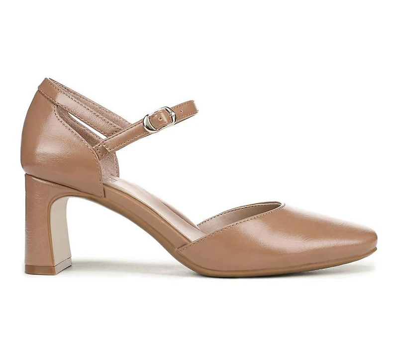 Women's Naturalizer Yasmin Pumps