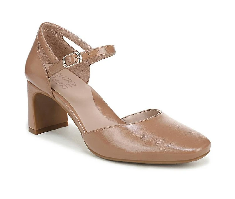 Women's Naturalizer Yasmin Pumps