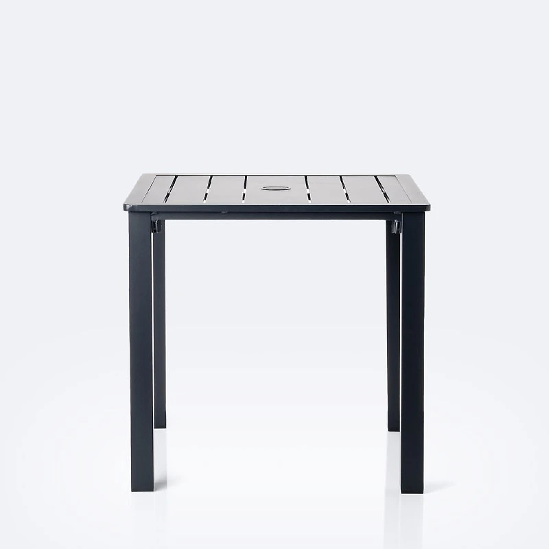 New York Chatting Table