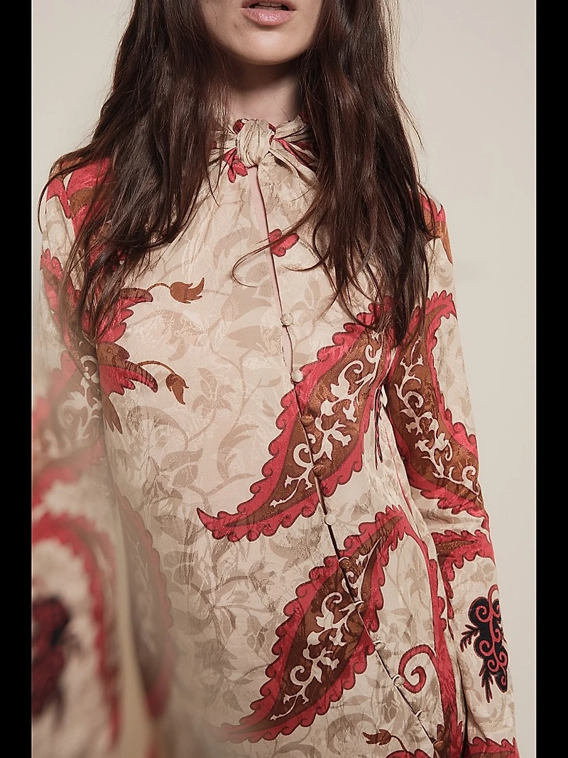 Candelaria Esencia Femenina Slim Fit Midi-Dress