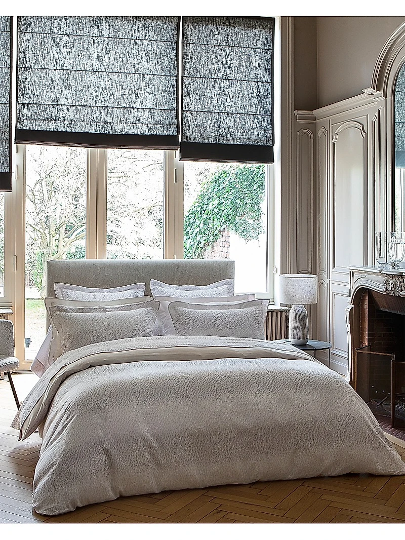 Caractère Duvet Cover