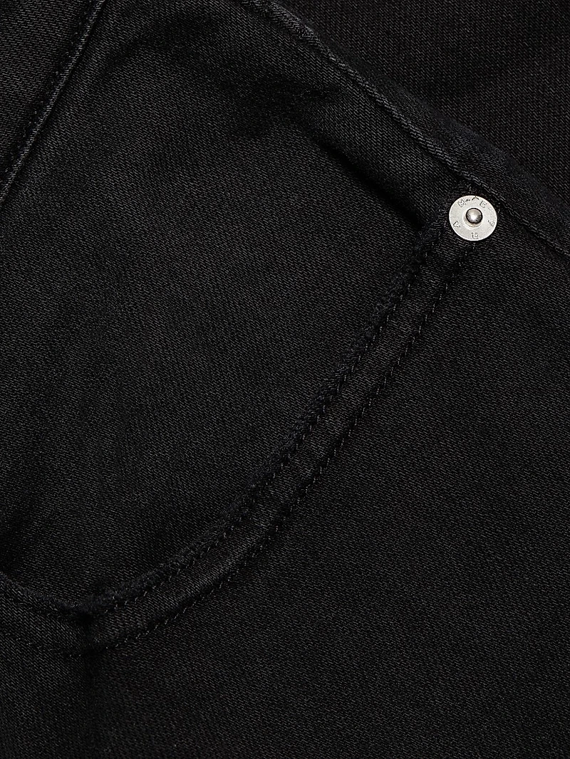 Modern Straight-Fit Jeans