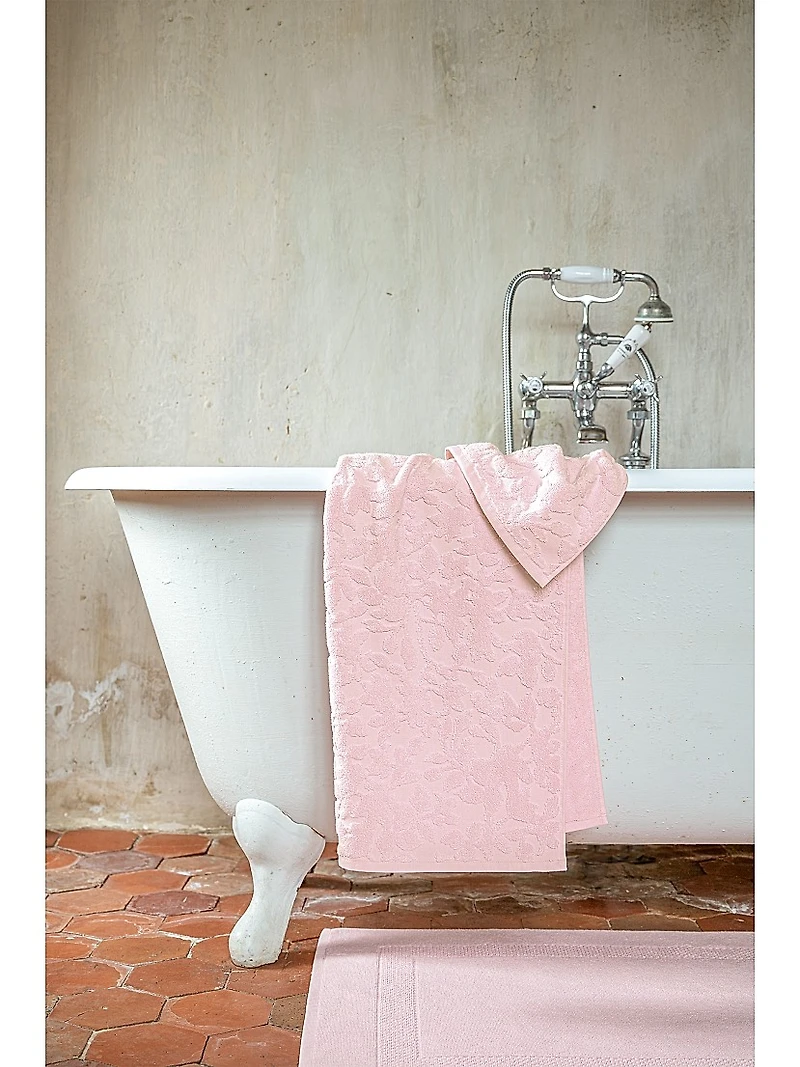 Aura Aura Towel Collection