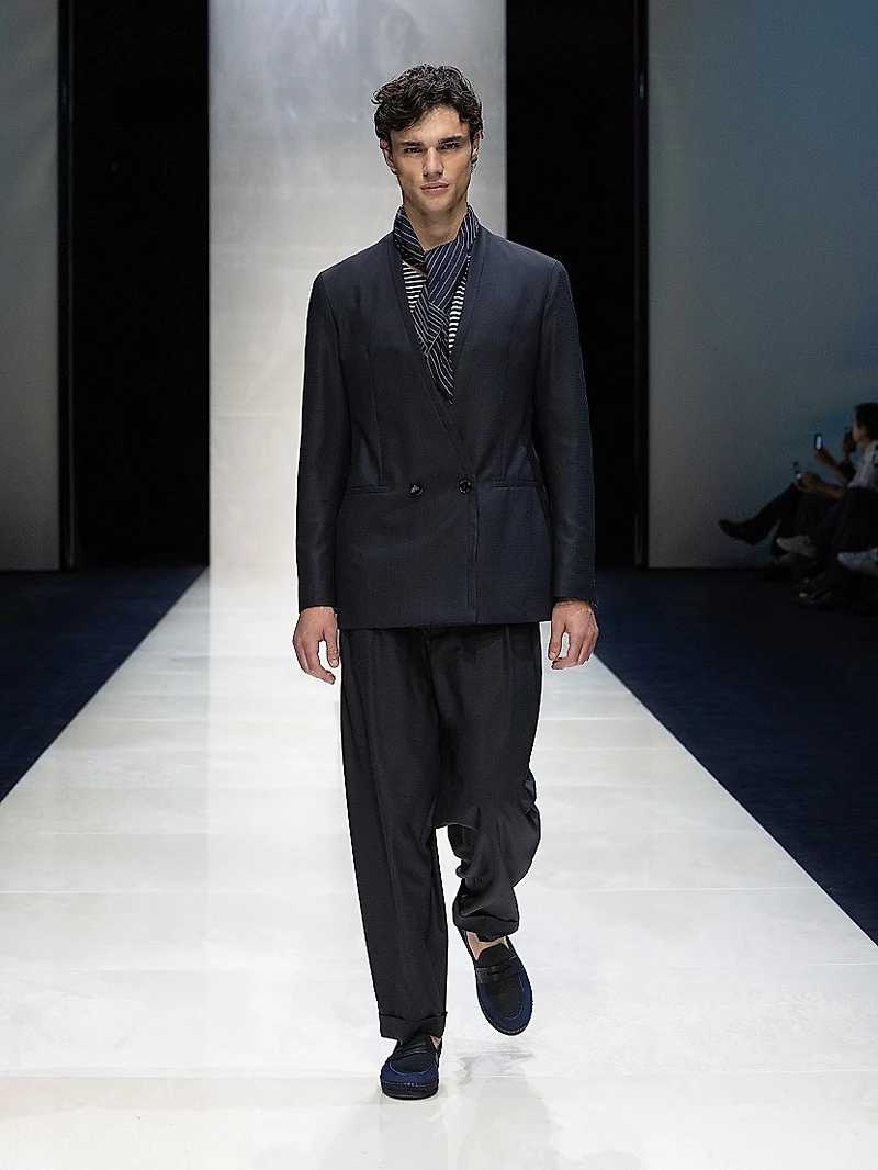 Fashion Tonal Stripe Suit