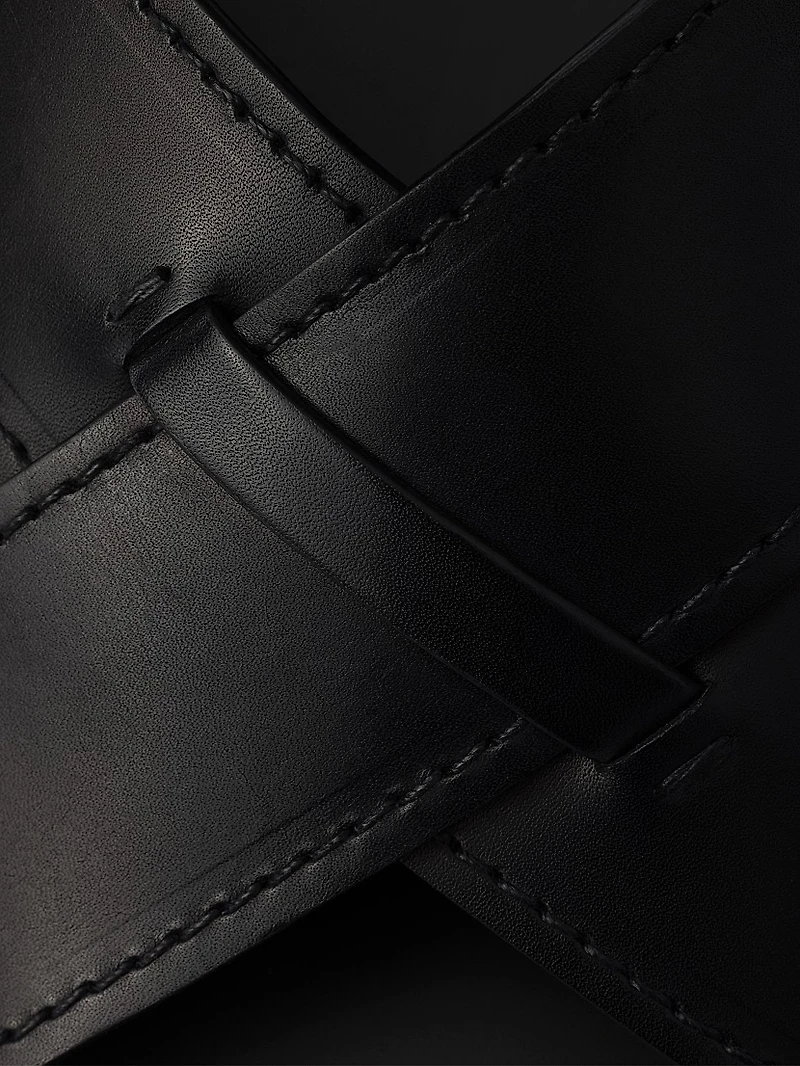 Decò Leather Crisscross Sandals