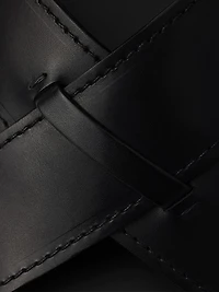 Decò Leather Crisscross Sandals