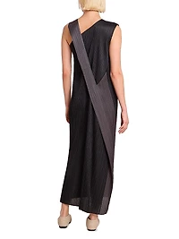 Pointe Pleated Maxi Dress