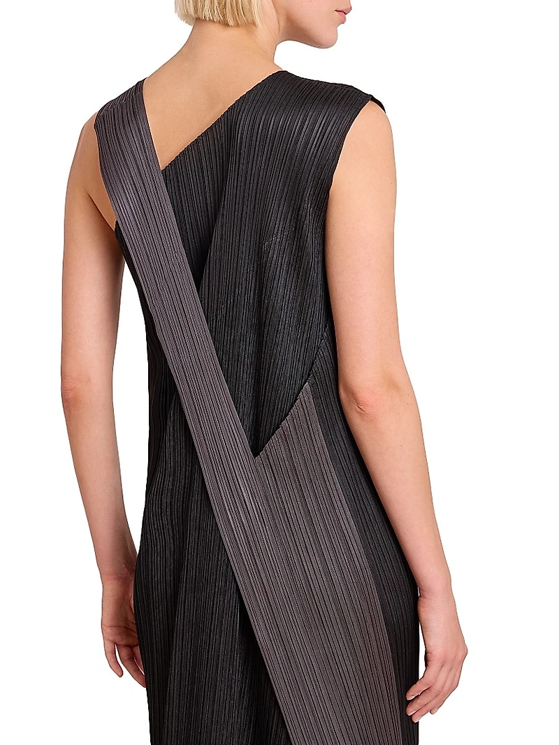 Pointe Pleated Maxi Dress