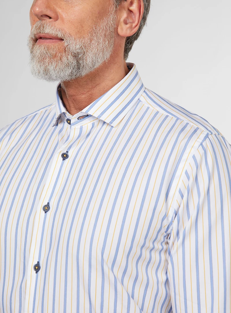 Chemise à double rayures et contrastes floraux
