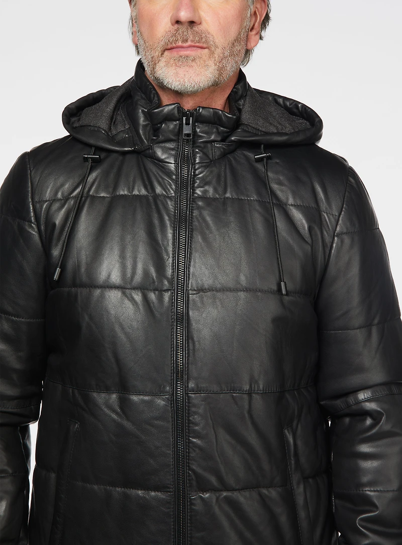 Manteau en cuir noir à capuchon