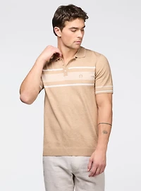 Polo à rayures sur la poitrine