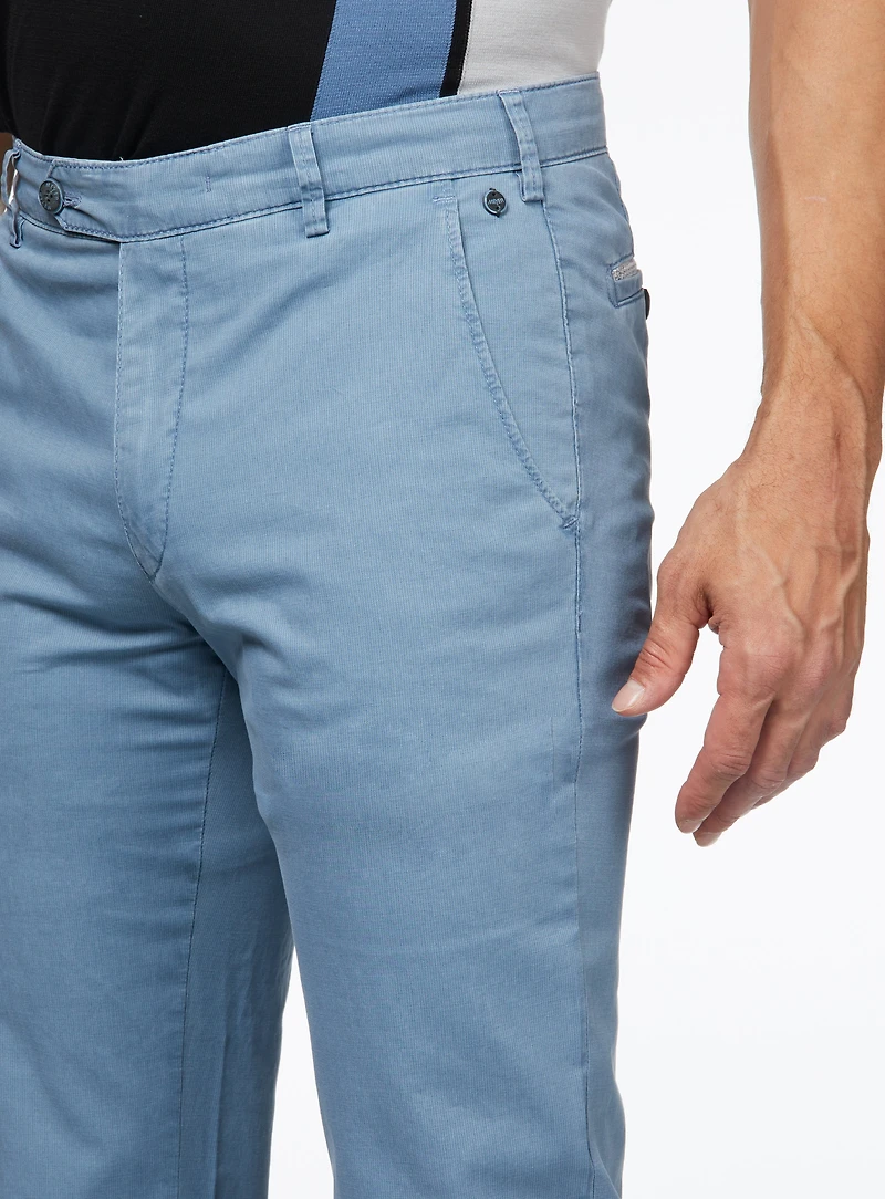 Chino en sergé bleu