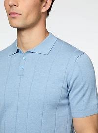 Polo bleu en tricot côtelé