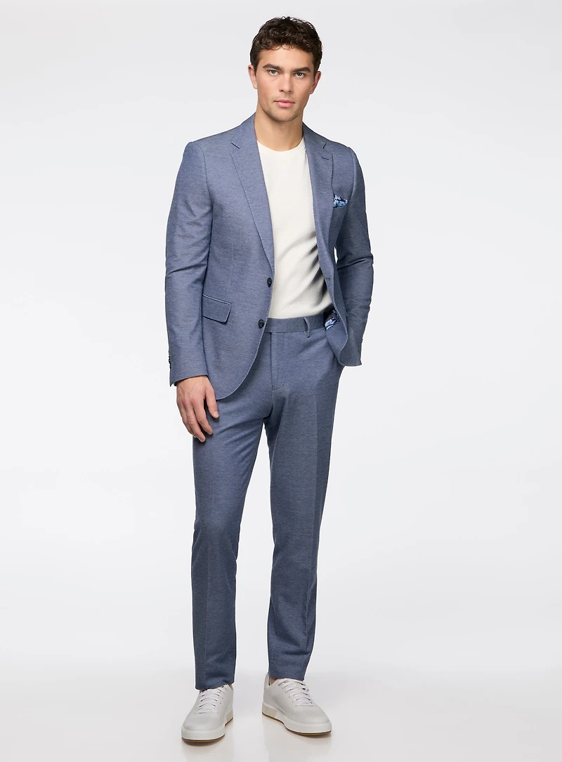 Complet bleu en tricot extensible