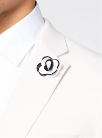 Broche à fleur noire et blanche