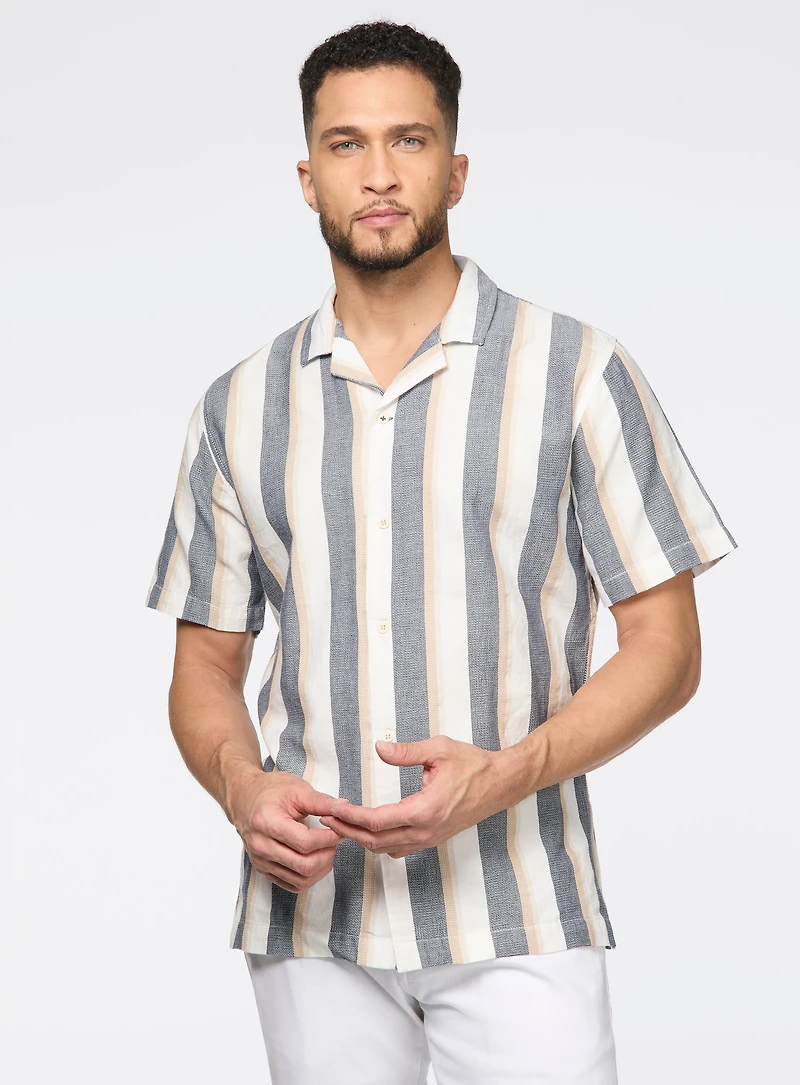 Chemise à rayures verticales