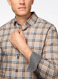 Chemise brune à carreaux