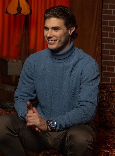 Chandail à col roulé en tricot torsadé