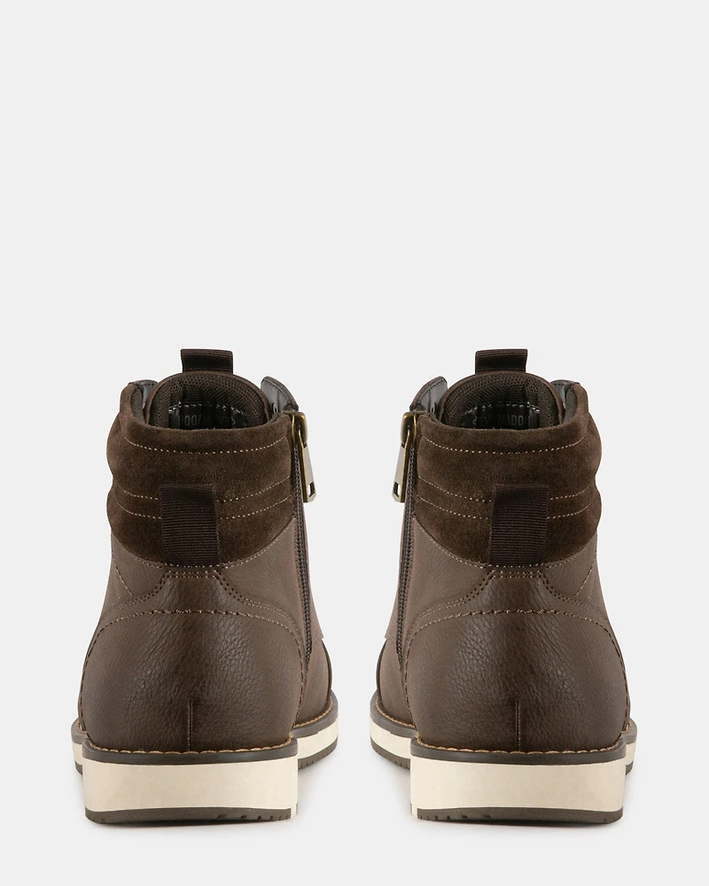 MAGNUM BROWN