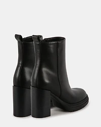 BLURED BLACK