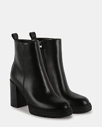 BLURED BLACK