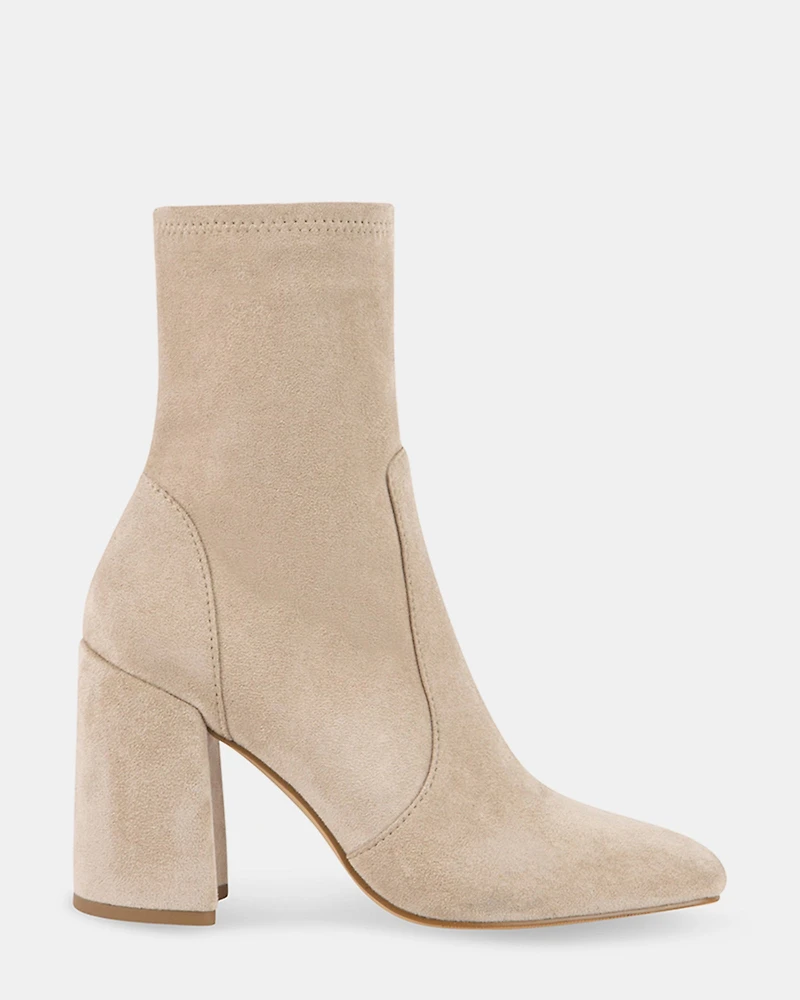 WYATT TAUPE