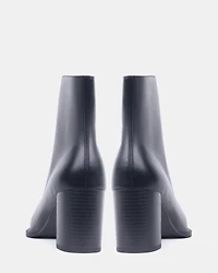 JUBILANT BLACK
