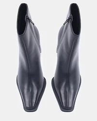 JUBILANT BLACK