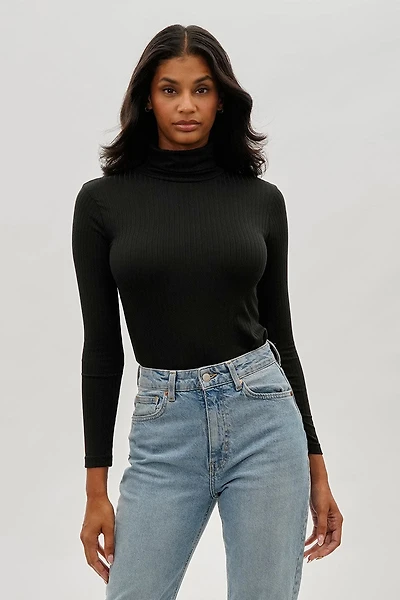 Majora Long Sleeve Turtleneck Pullover Sweater