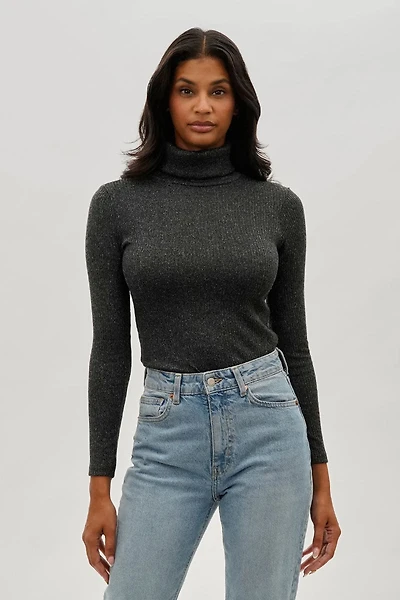 Magazine Ribbed Turtleneck Pullover Sweater